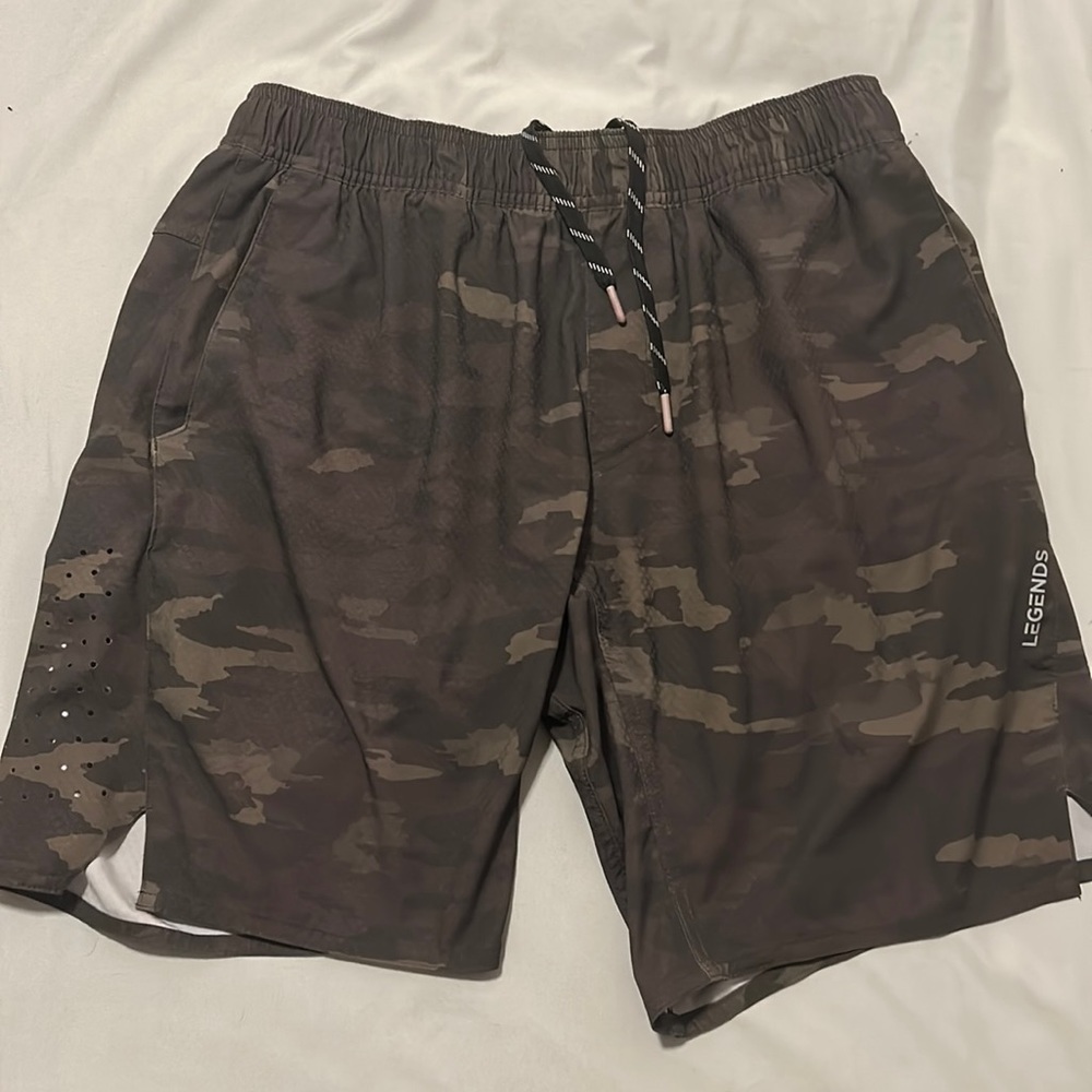 Legends Relay Shorts Mens Medium 9” with Liner